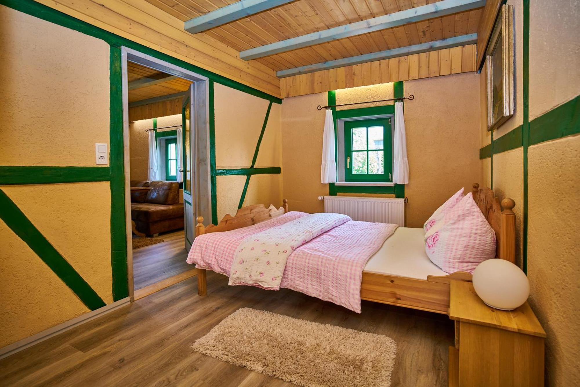 Hotel Olbernhau Mit Sauna - Kleines Landhotel Zur Ofenschenke Luaran gambar